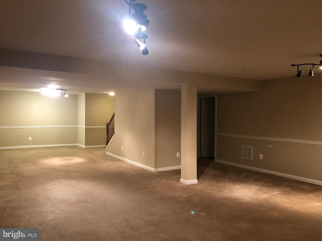 ASHBURN VILLAGE - Residential Lease