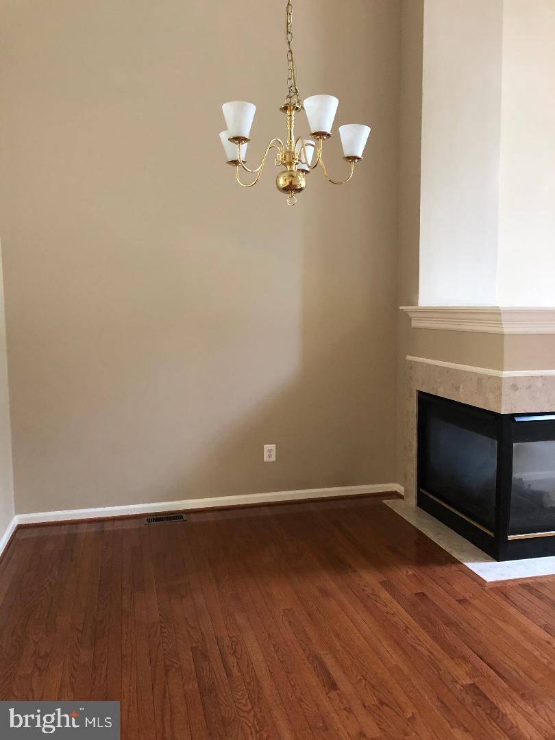 ASHBURN VILLAGE - Residential Lease