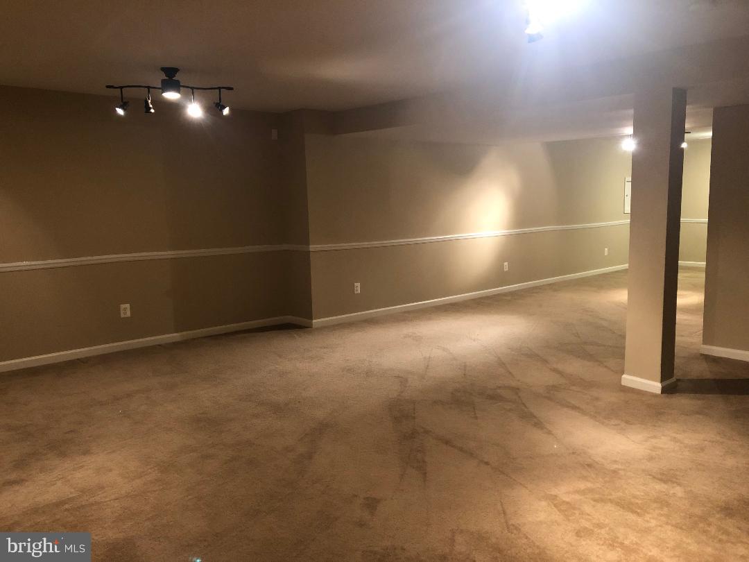 ASHBURN VILLAGE - Residential Lease