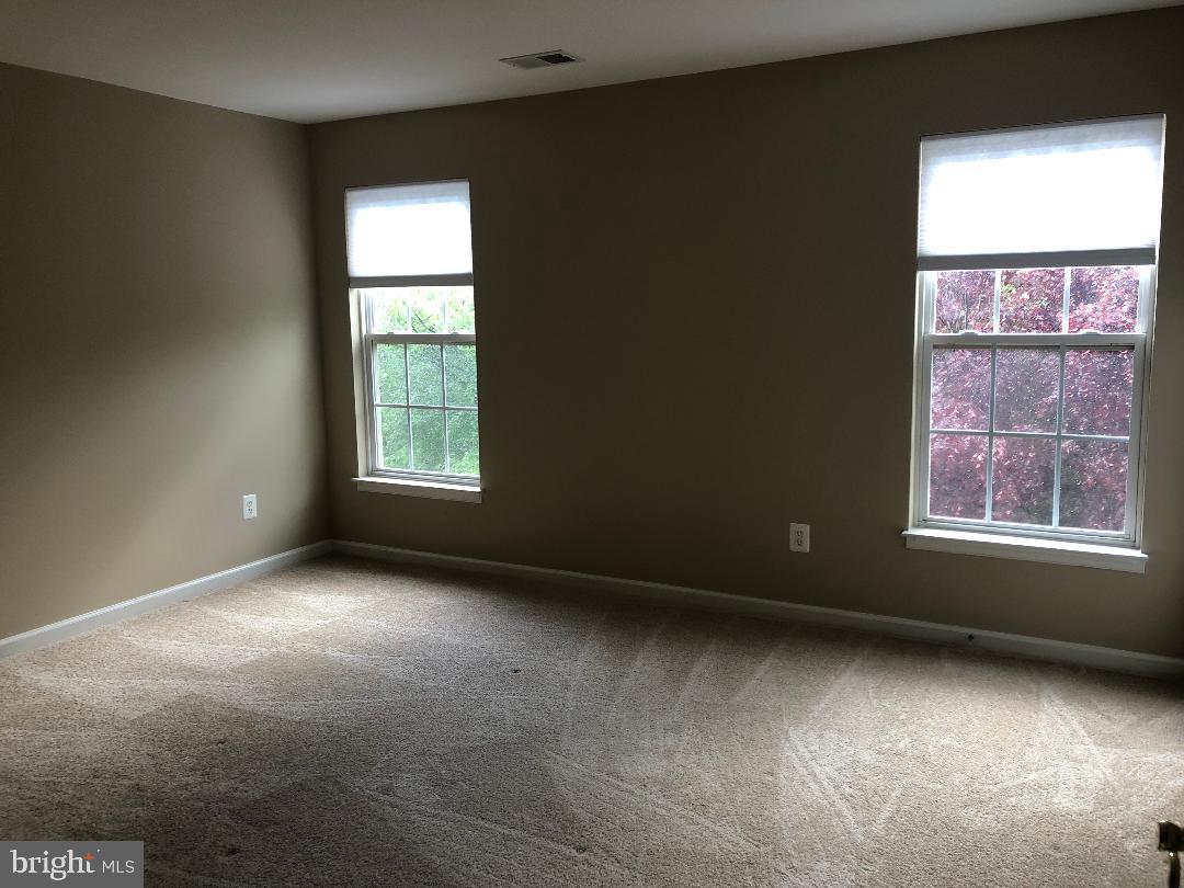 ASHBURN VILLAGE - Residential Lease