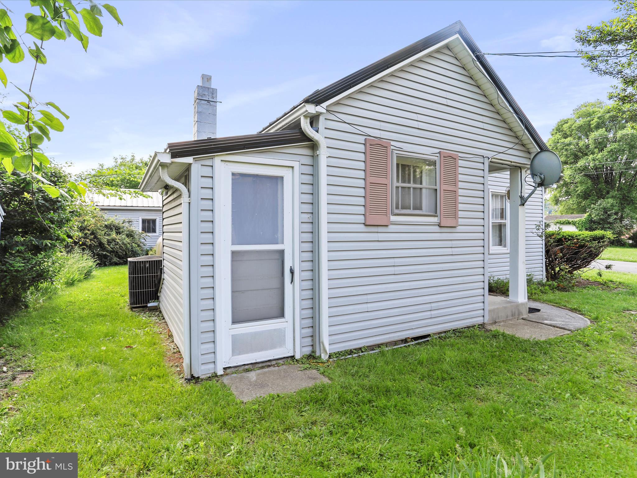 437 EVERETT PLACE