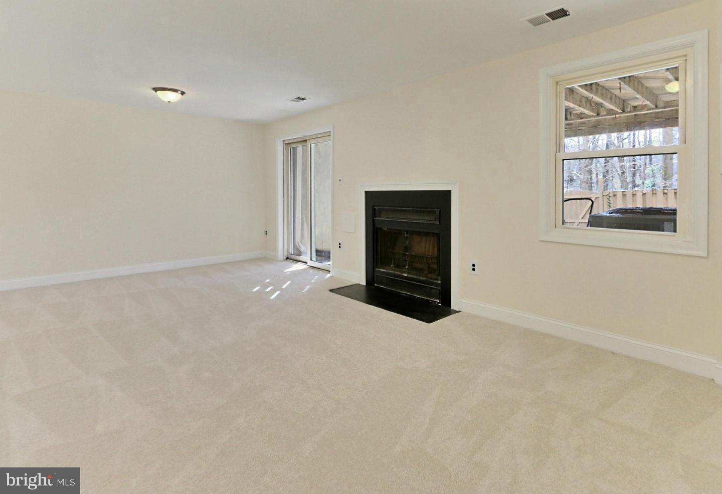 CIRCLE WOODS - Residential Lease