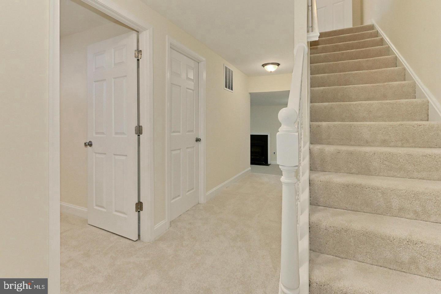 CIRCLE WOODS - Residential Lease