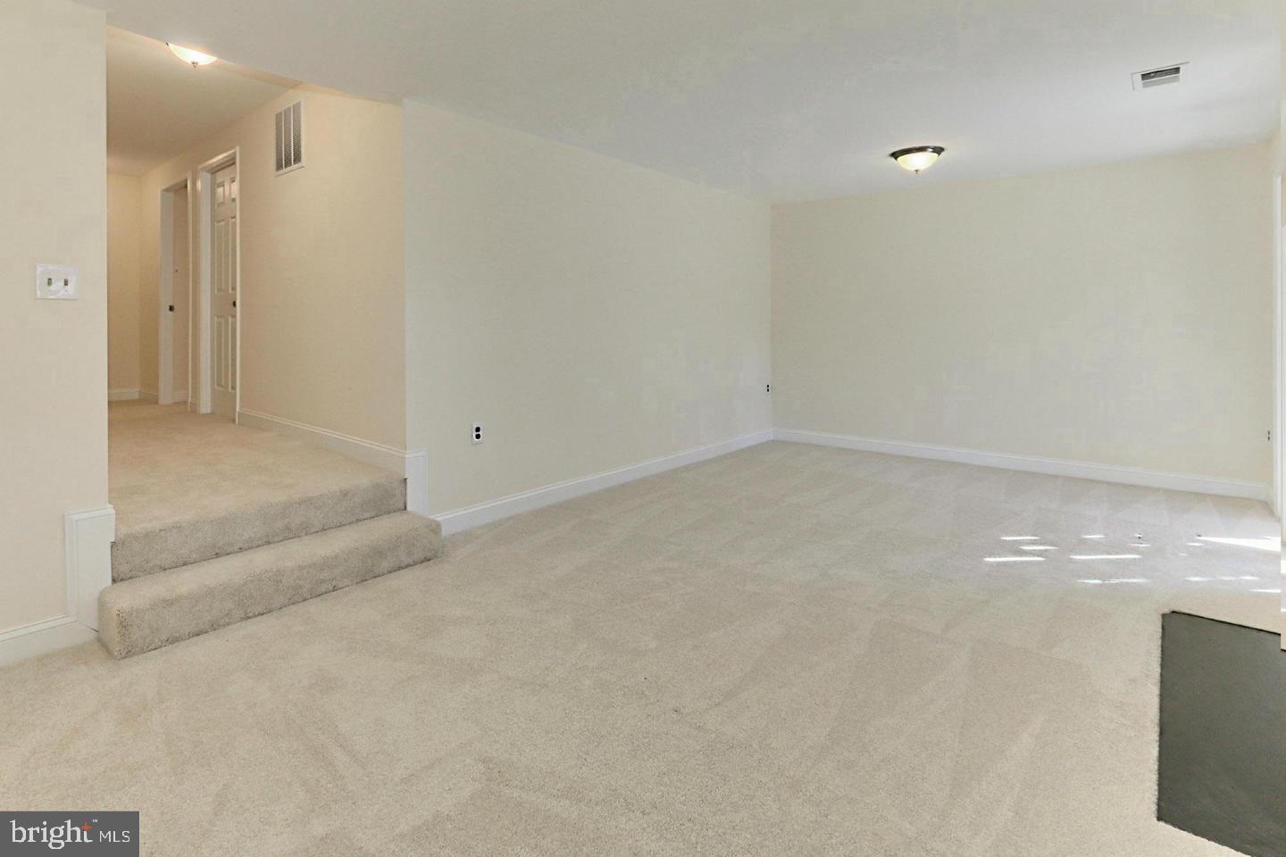 CIRCLE WOODS - Residential Lease