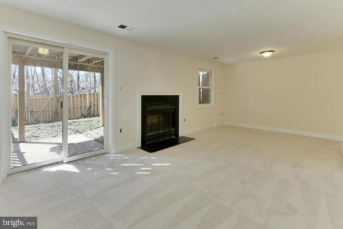 CIRCLE WOODS - Residential Lease