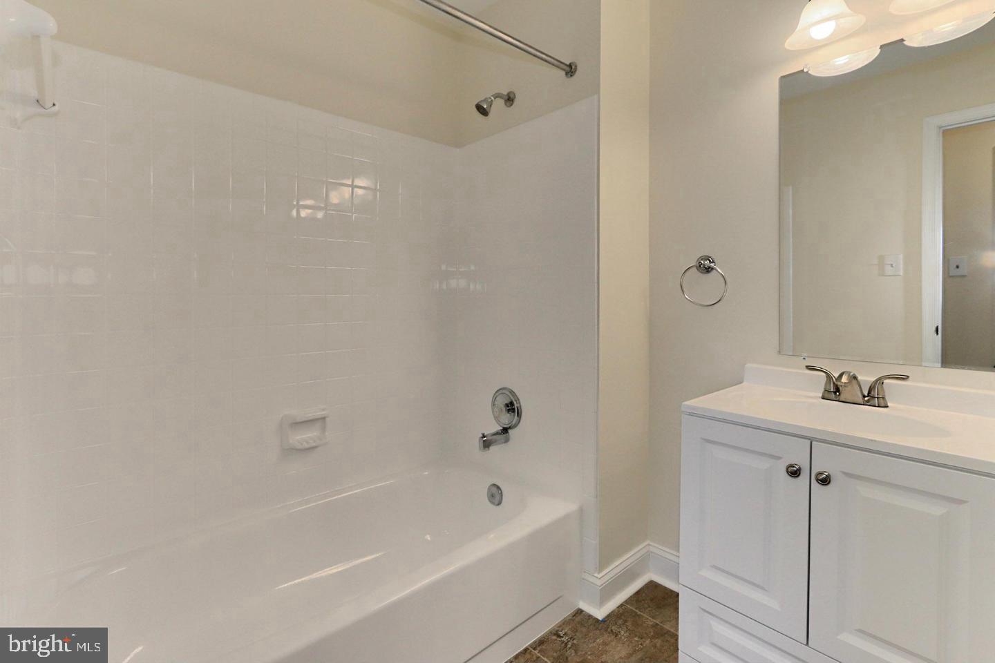 CIRCLE WOODS - Residential Lease