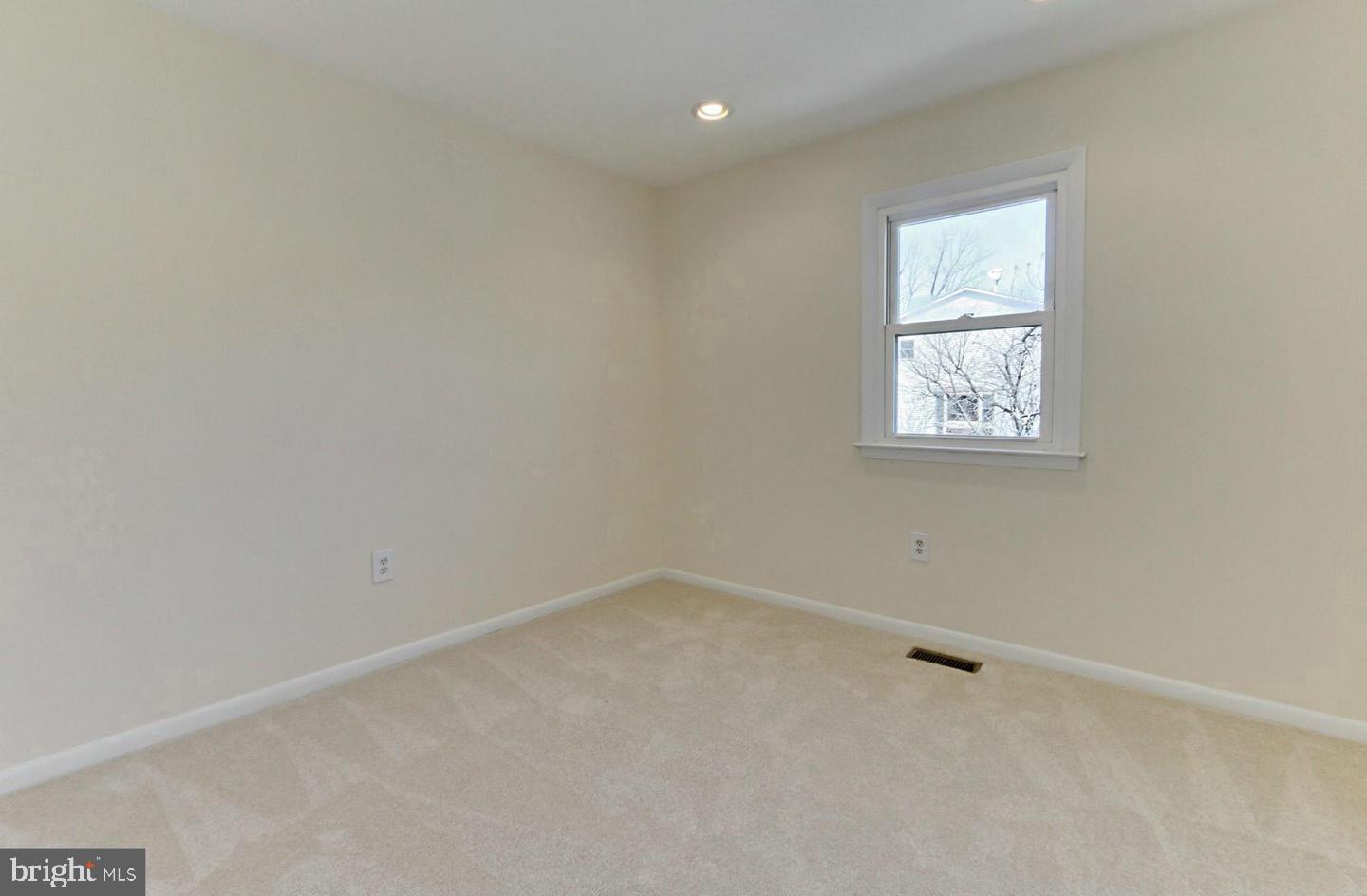 CIRCLE WOODS - Residential Lease