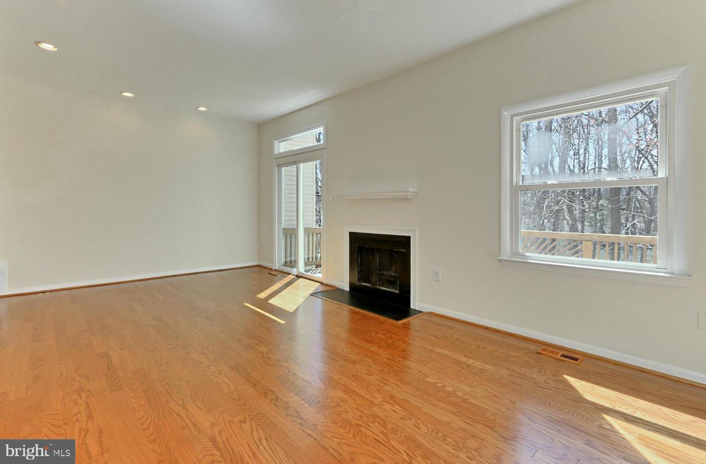 CIRCLE WOODS - Residential Lease