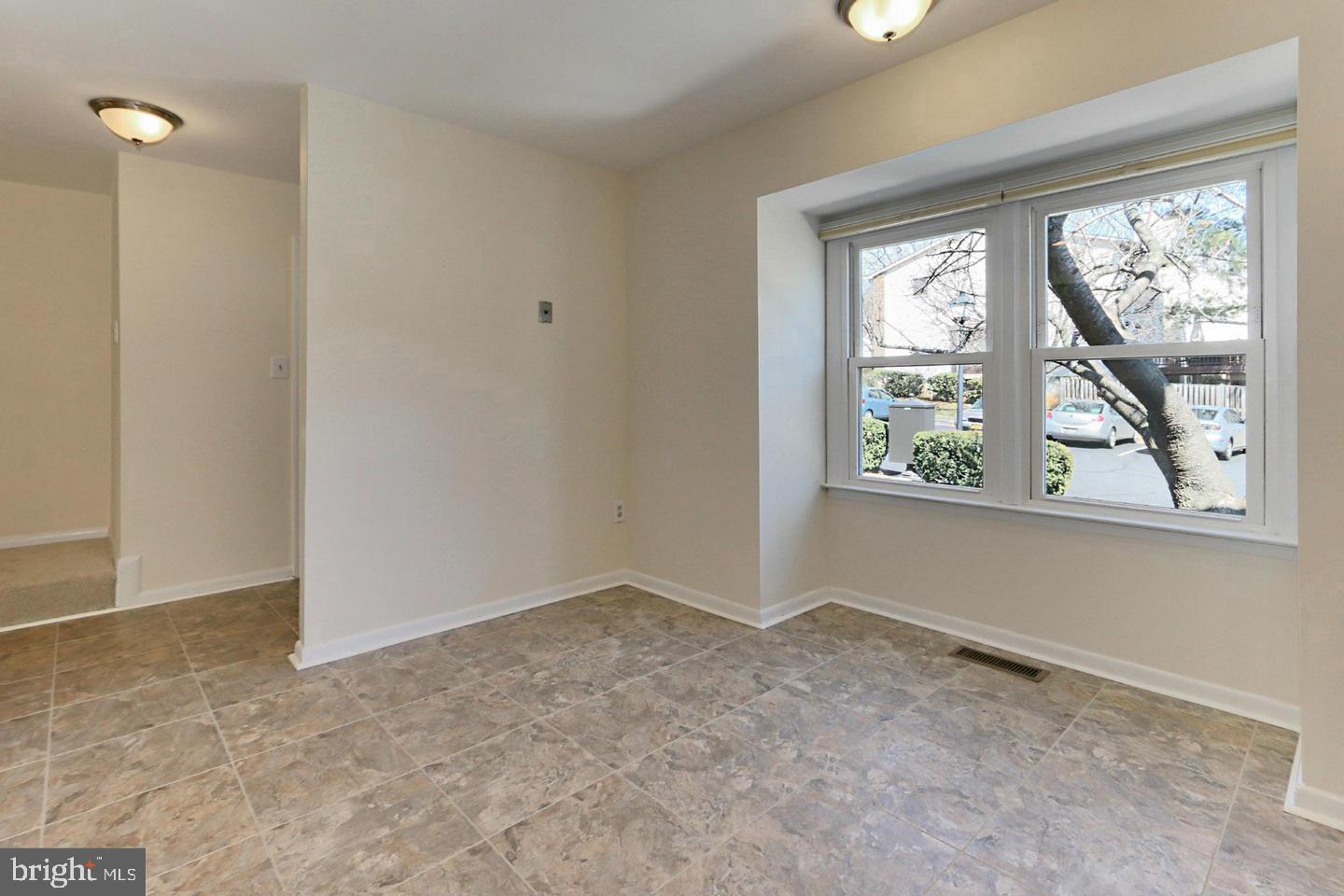 CIRCLE WOODS - Residential Lease