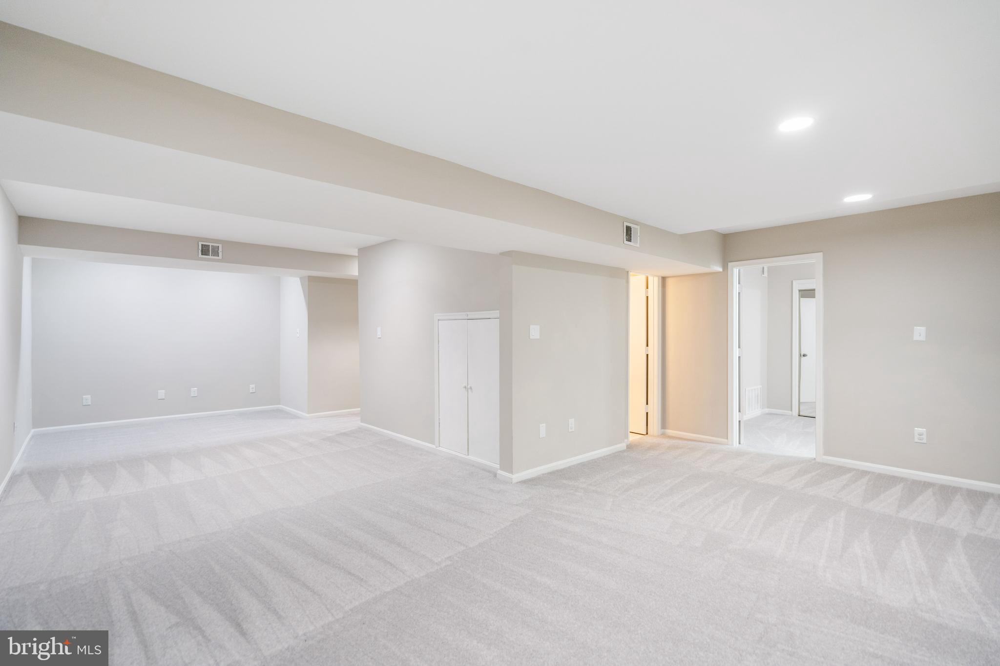 TOWLSTON MEADOWS - Residential Lease