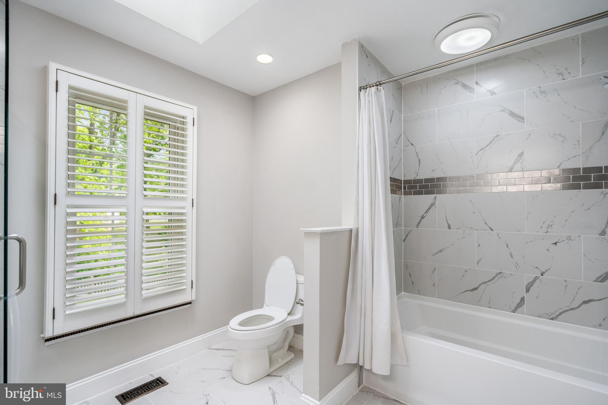 TOWLSTON MEADOWS - Residential Lease