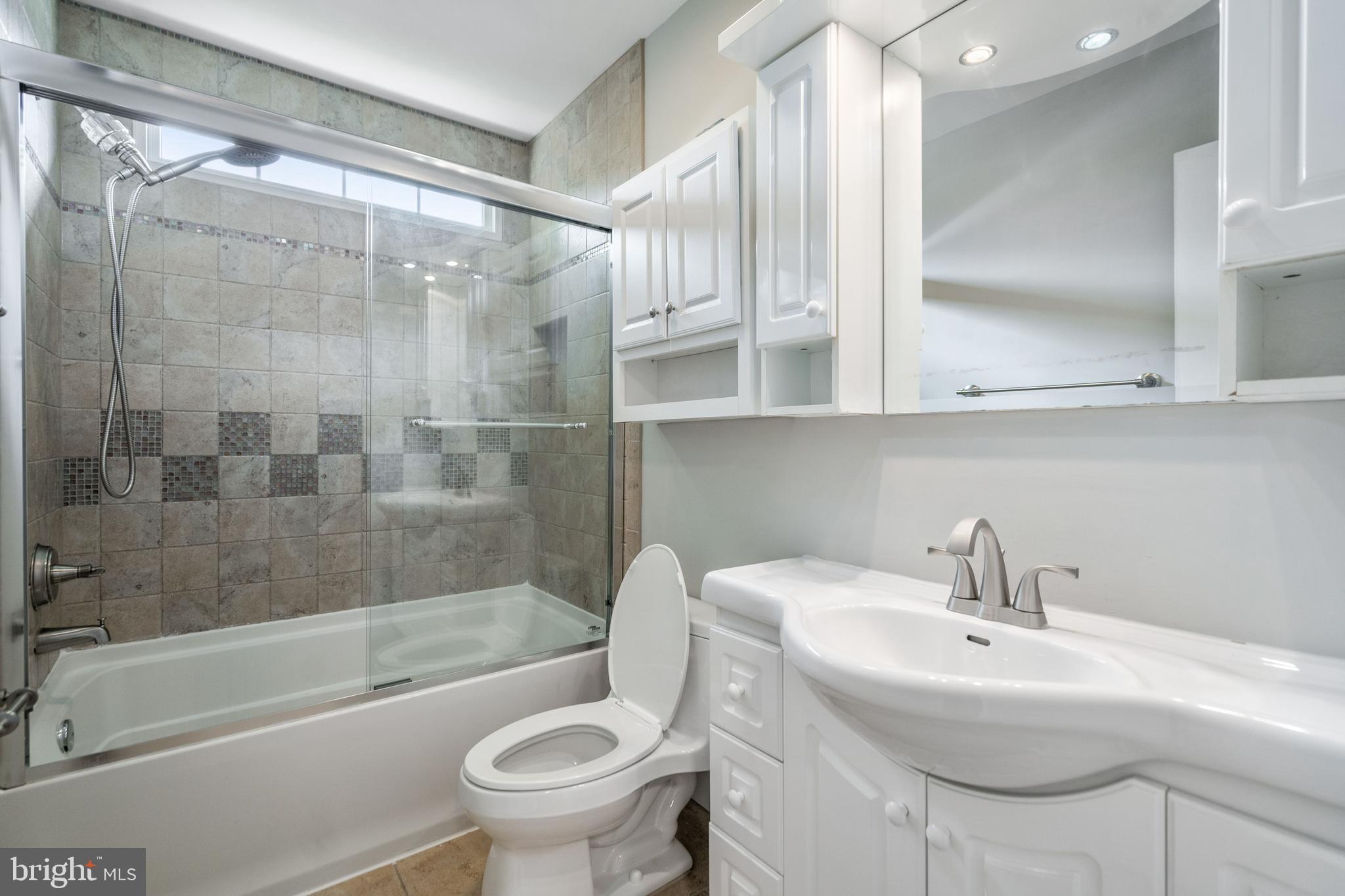 TOWLSTON MEADOWS - Residential Lease