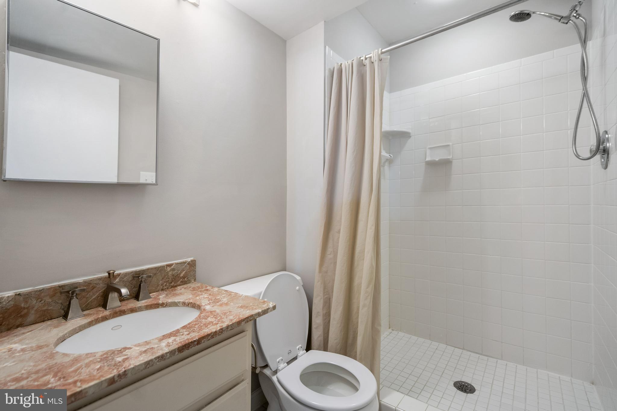 TOWLSTON MEADOWS - Residential Lease