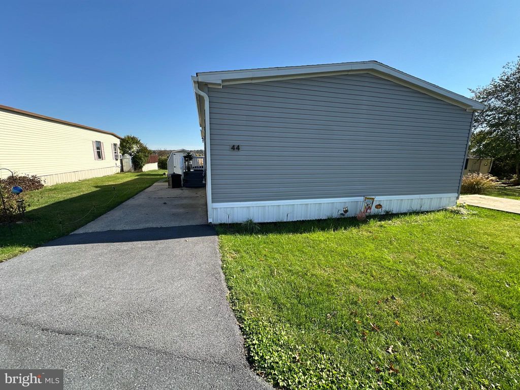 Photo of 44 Oak Knoll Estate, ELIZABETHTOWN, PA 17022 (MLS # PADA2051096)