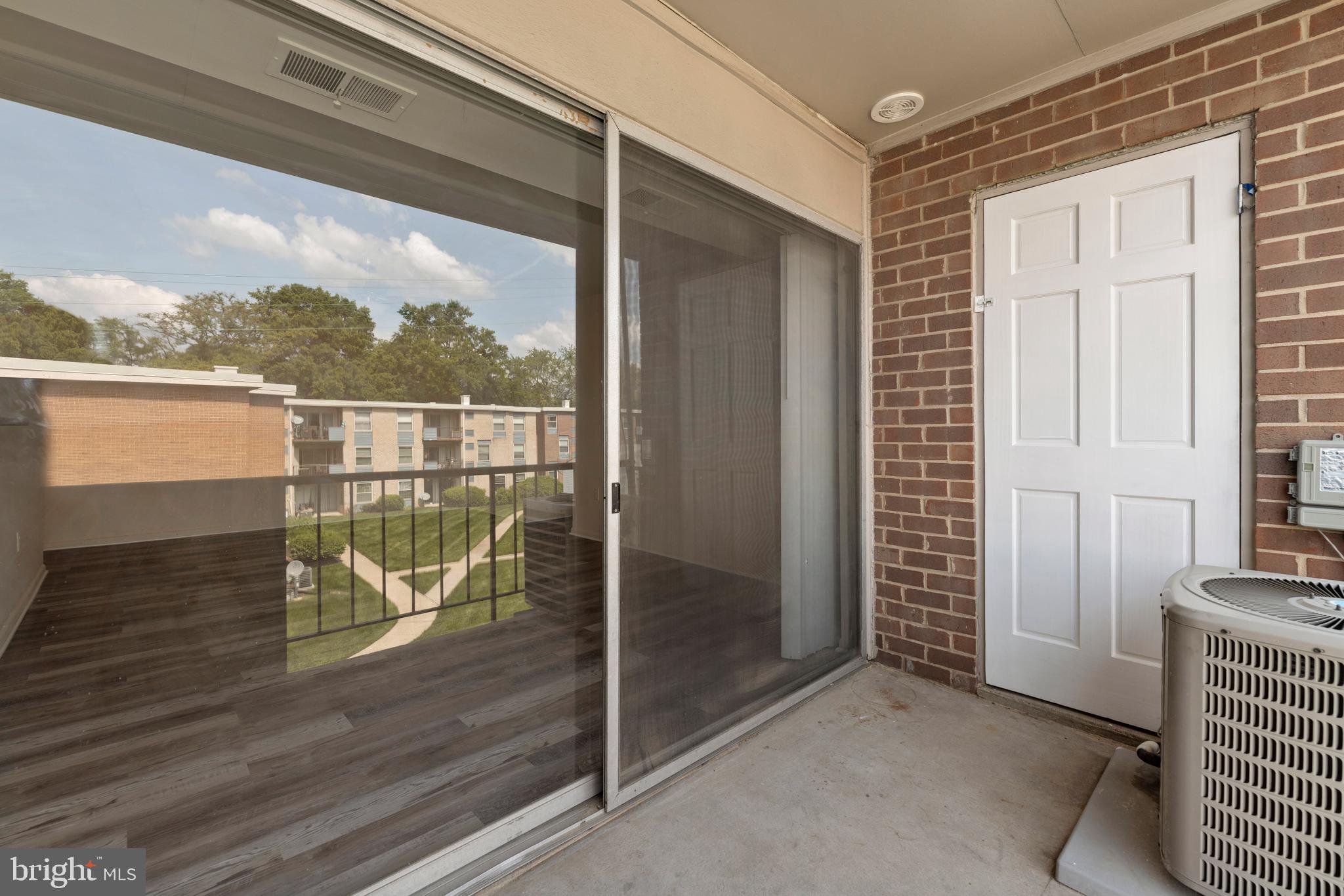 MARLOW TOWERS CONDOMINIUMS - Residential Lease