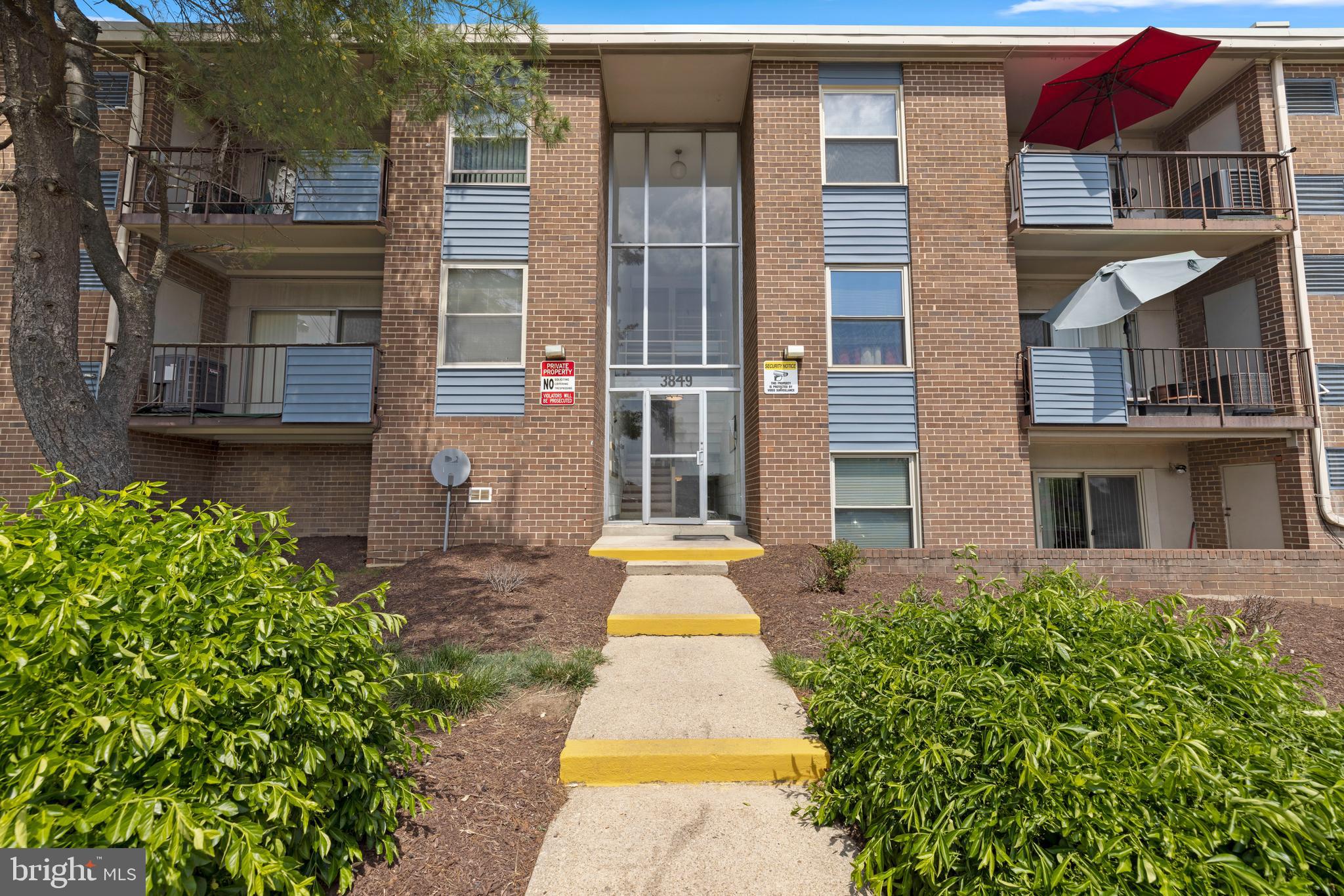 MARLOW TOWERS CONDOMINIUMS - Residential Lease