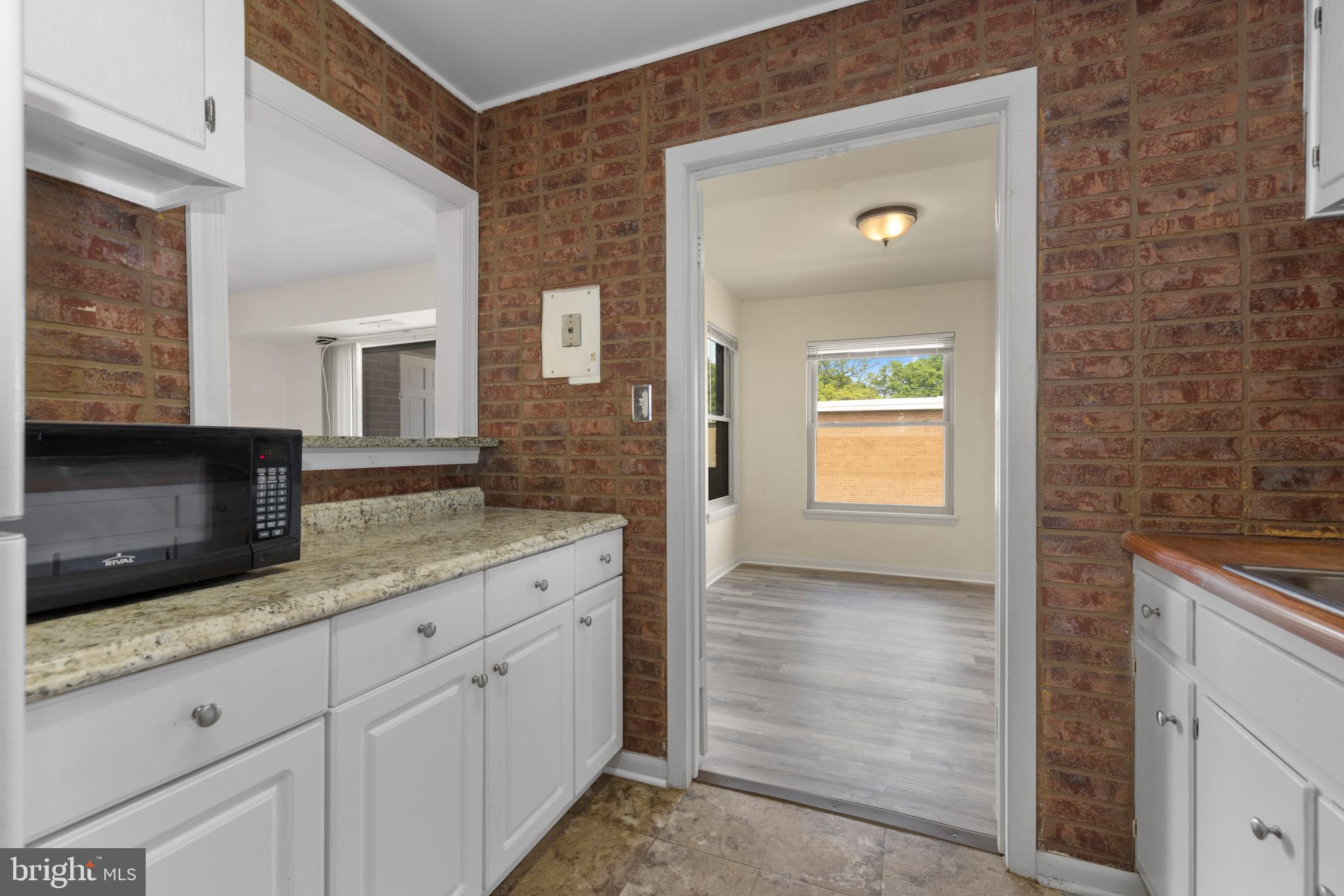 MARLOW TOWERS CONDOMINIUMS - Residential Lease