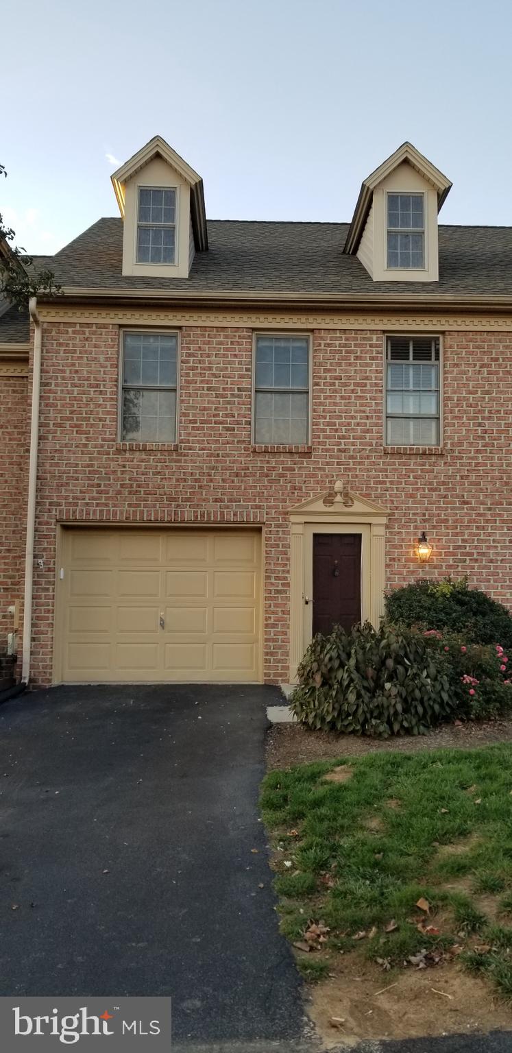Large 3 Bedroom 2.5 bath Townhome with 1 car garage AVAILABLE NOW FOR RENT. Tenants pay all utilities This UNIT IS READY FOR IMMEDIATE OCCUPANCY rent is $1895 Monthly with the HOA fee included. No pets. Credit Checks required. This one won't last, Schedule a showing today!