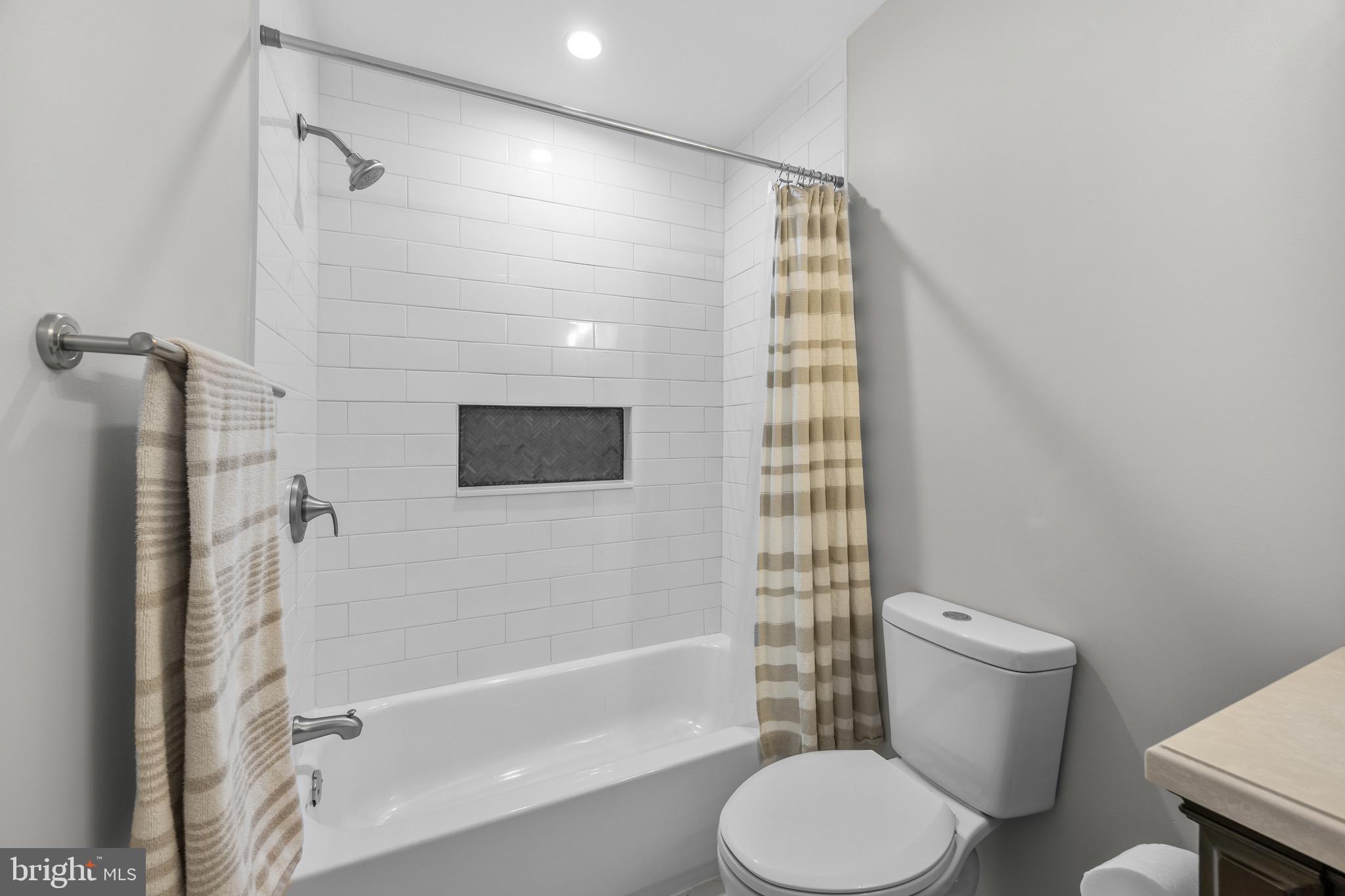 VALLEY STREAM ESTATES - Residential