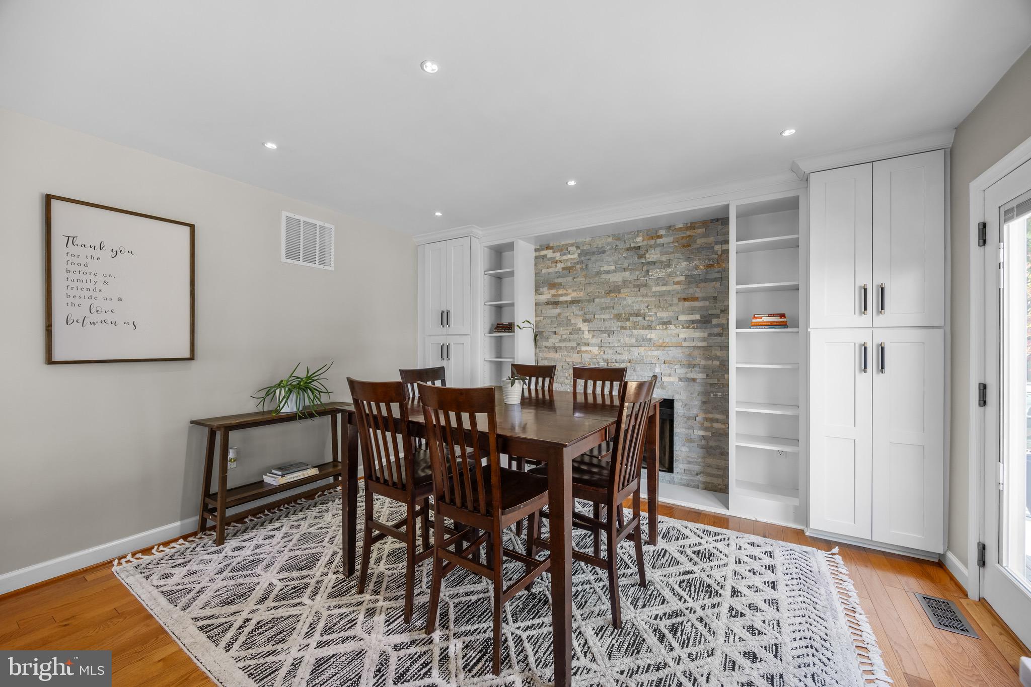 VALLEY STREAM ESTATES - Residential