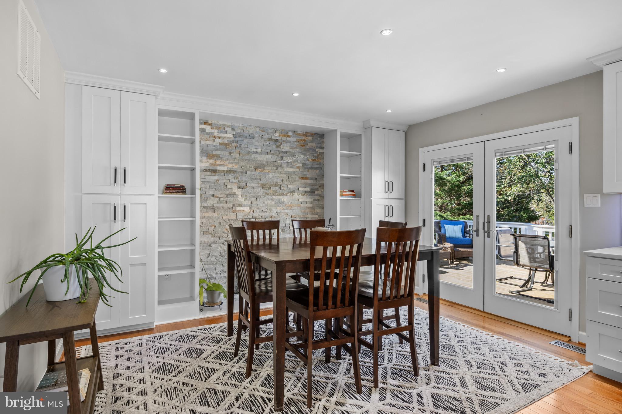 VALLEY STREAM ESTATES - Residential