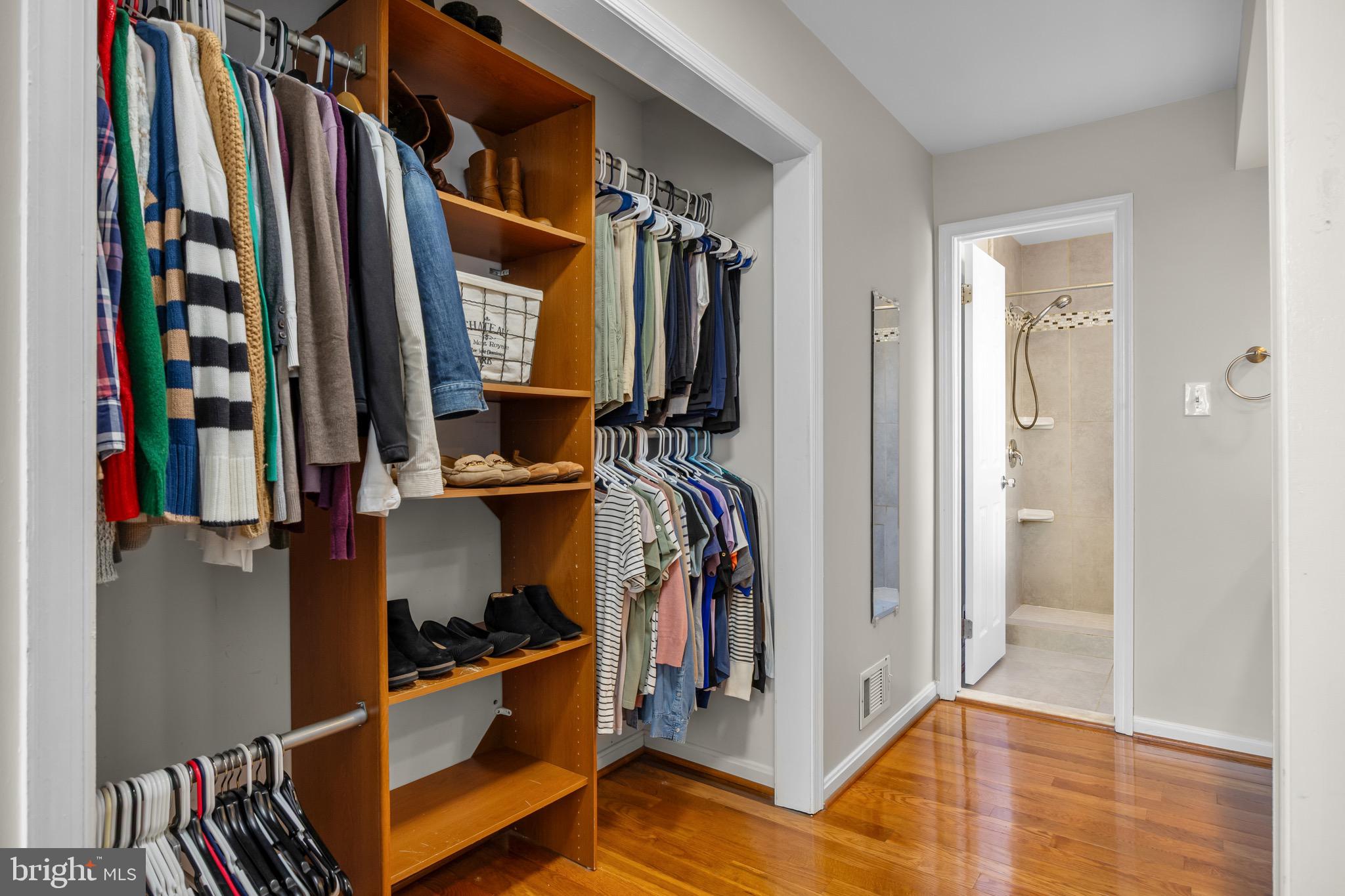 VALLEY STREAM ESTATES - Residential