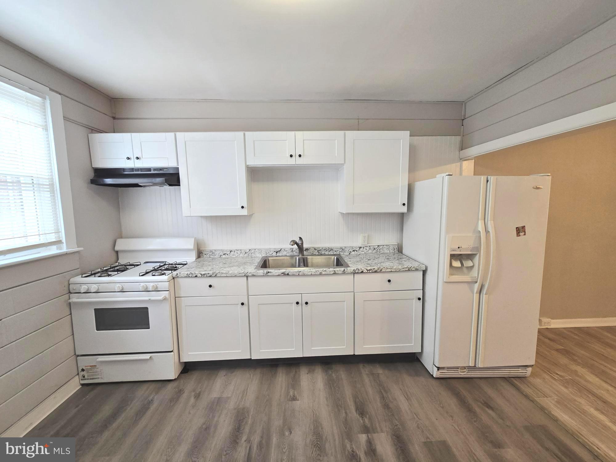 OXFORD CIRCLE - Residential Lease