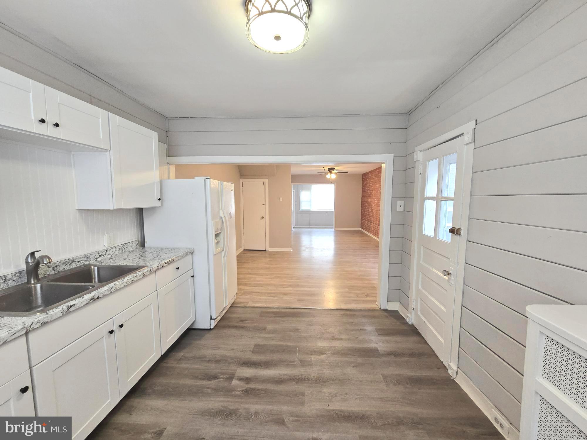 OXFORD CIRCLE - Residential Lease