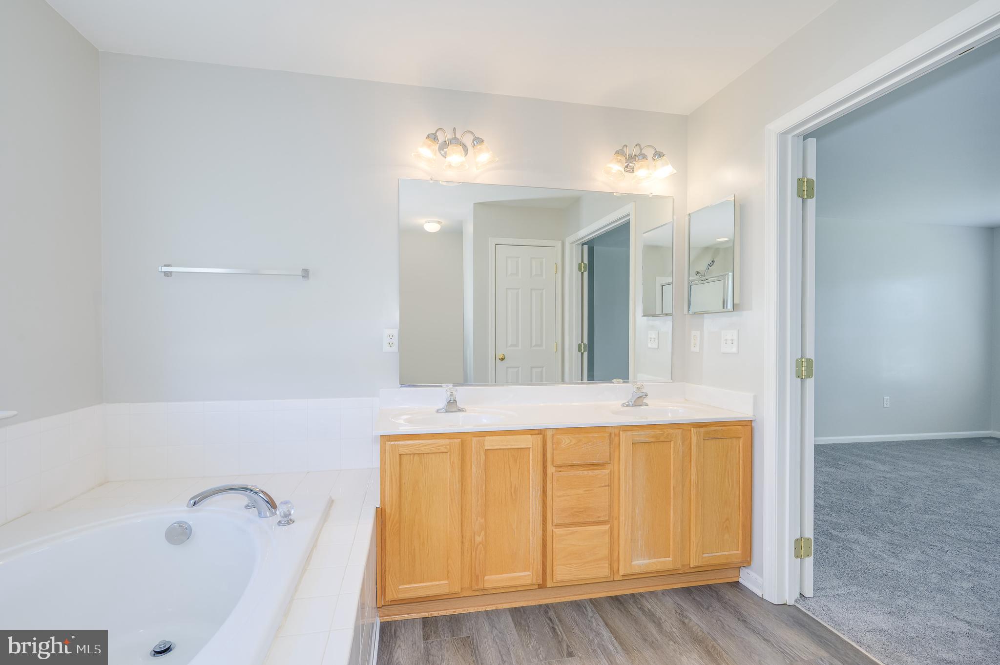 APPLE KNOLLS - Residential