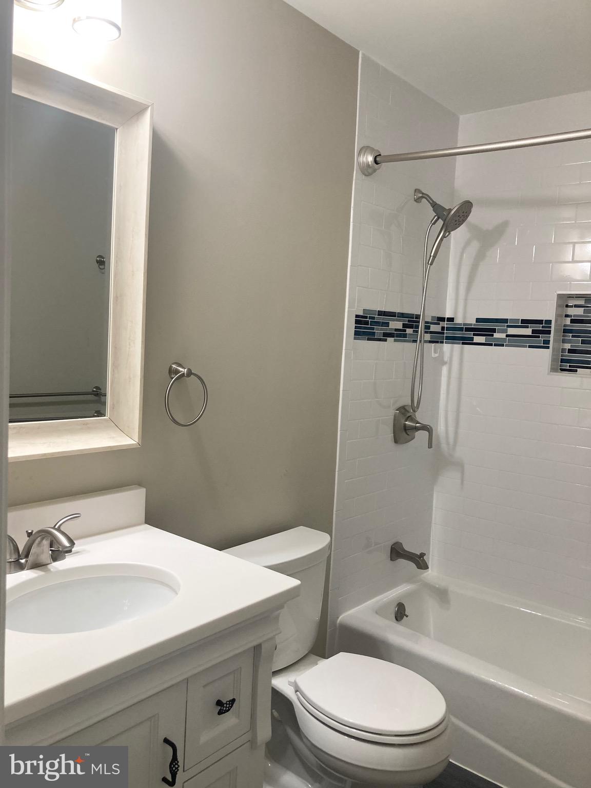 LAKE OF THE WOODS - Residential Lease