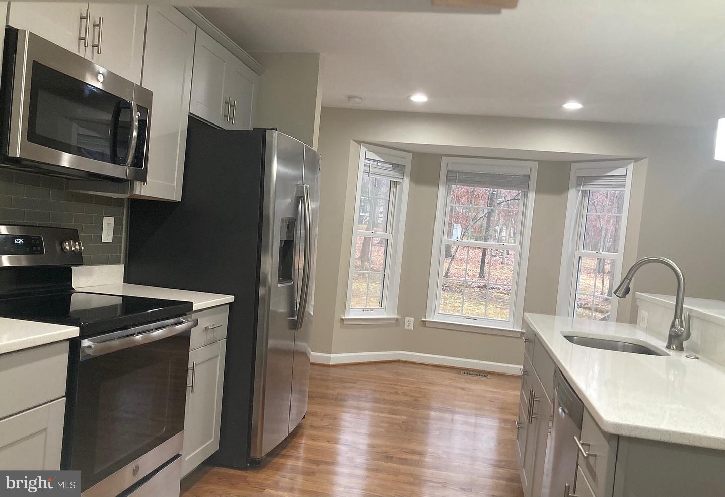 3002 LAKEVIEW PARKWAY