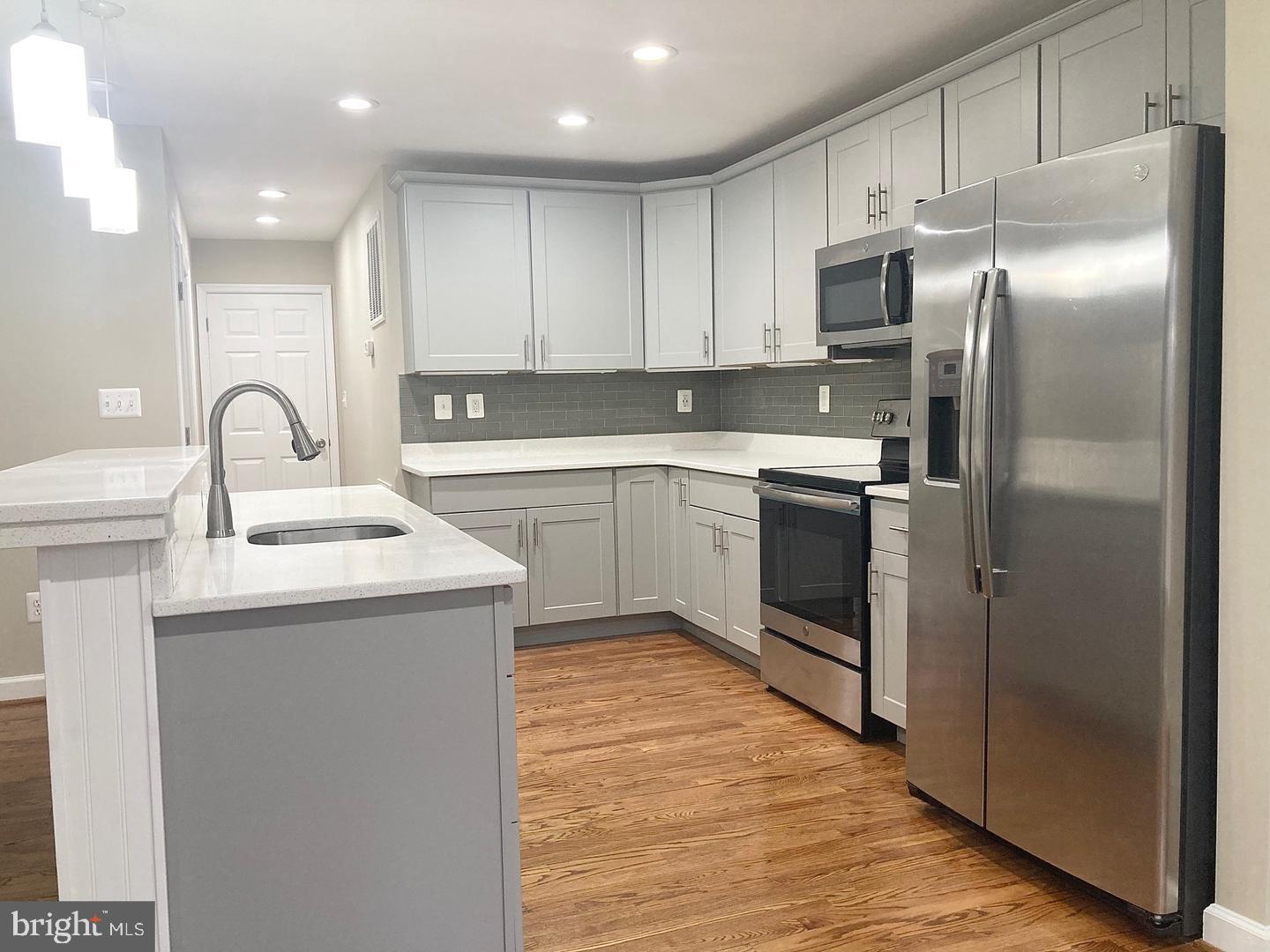 3002 LAKEVIEW PARKWAY