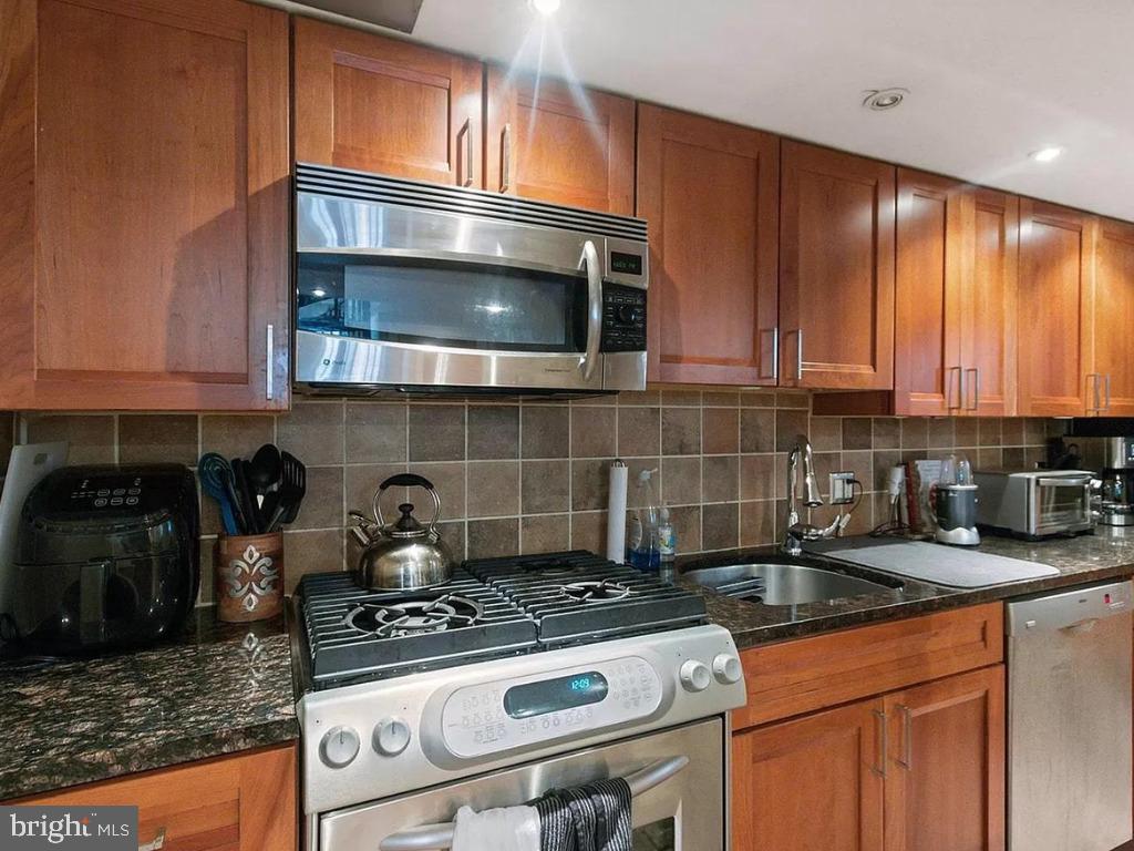 WASHINGTON SQ WEST - Residential Lease