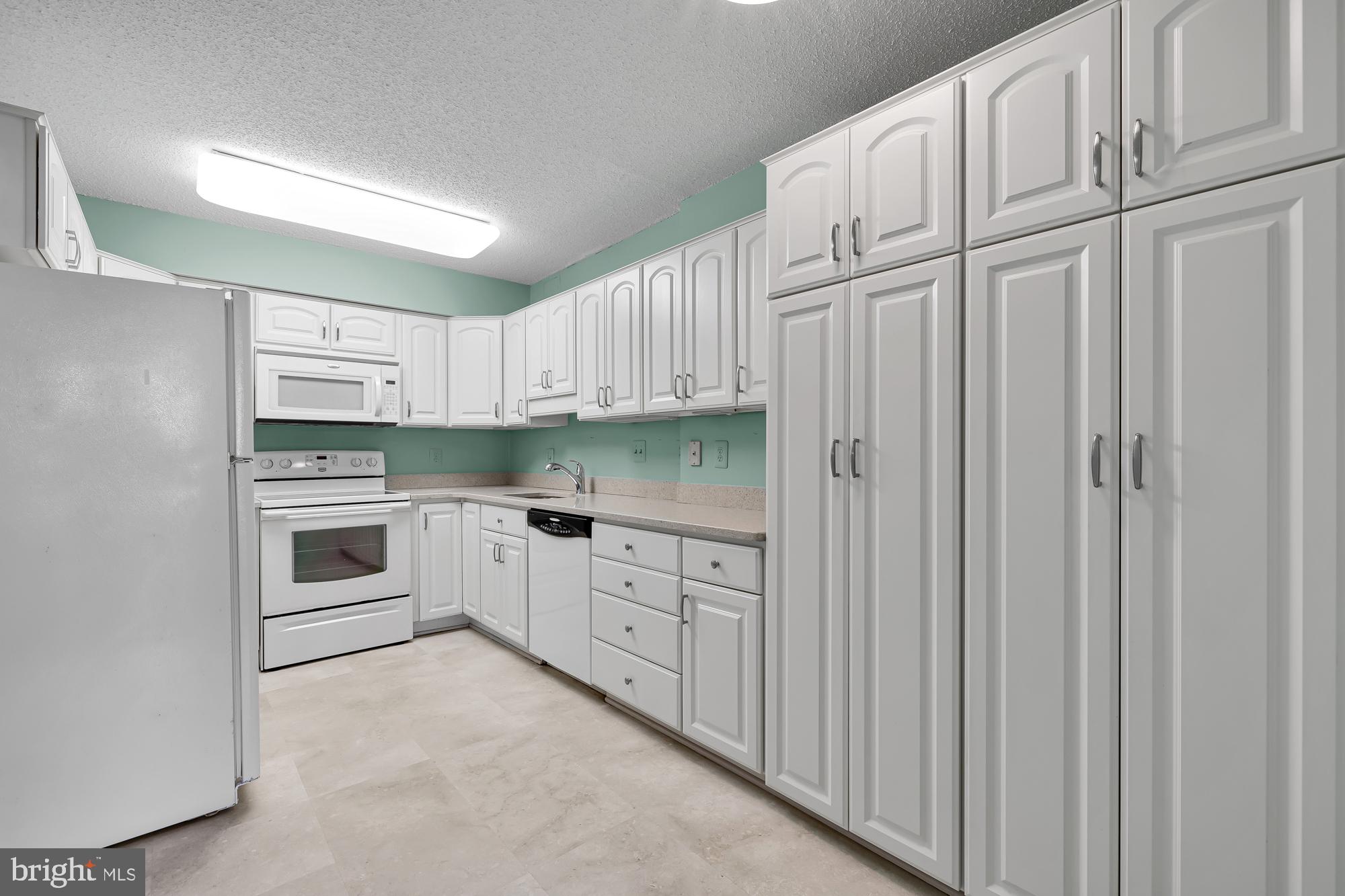 CHELSEA TOWERS - Residential