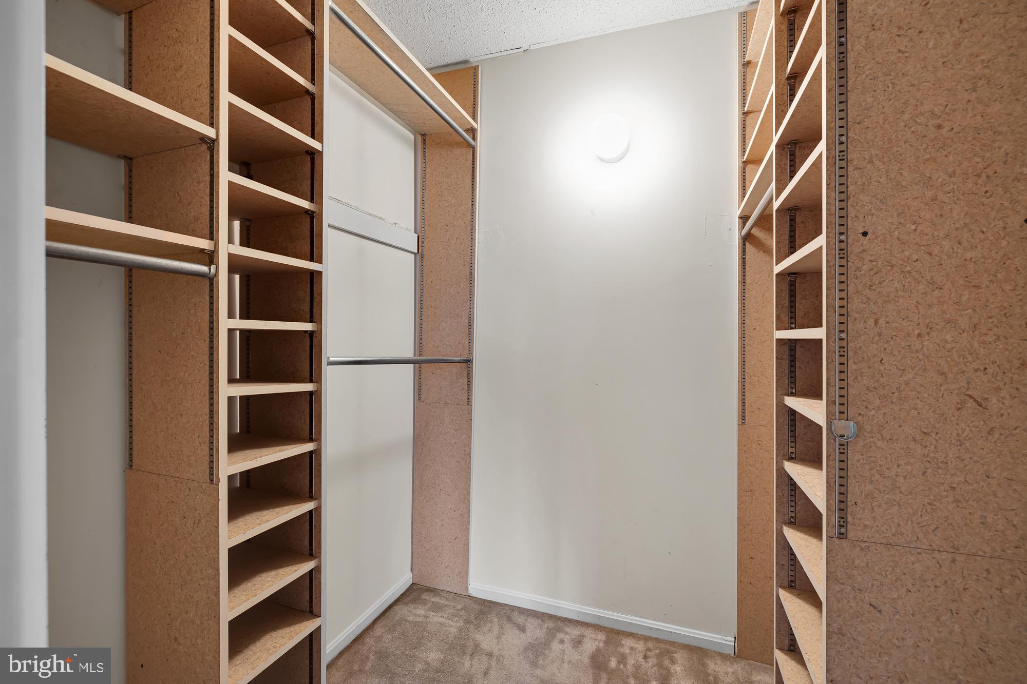 CHELSEA TOWERS - Residential