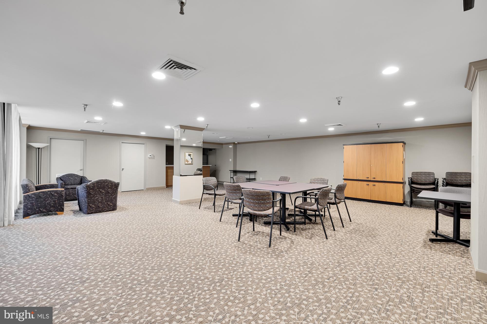 CHELSEA TOWERS - Residential