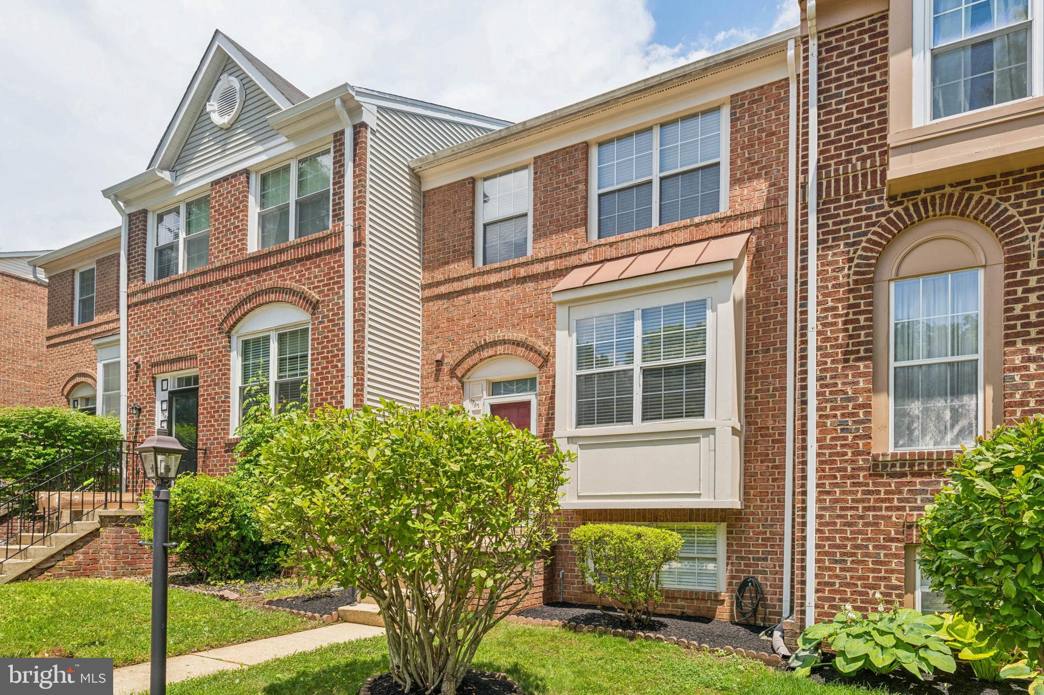 1737 STOURBRIDGE COURT