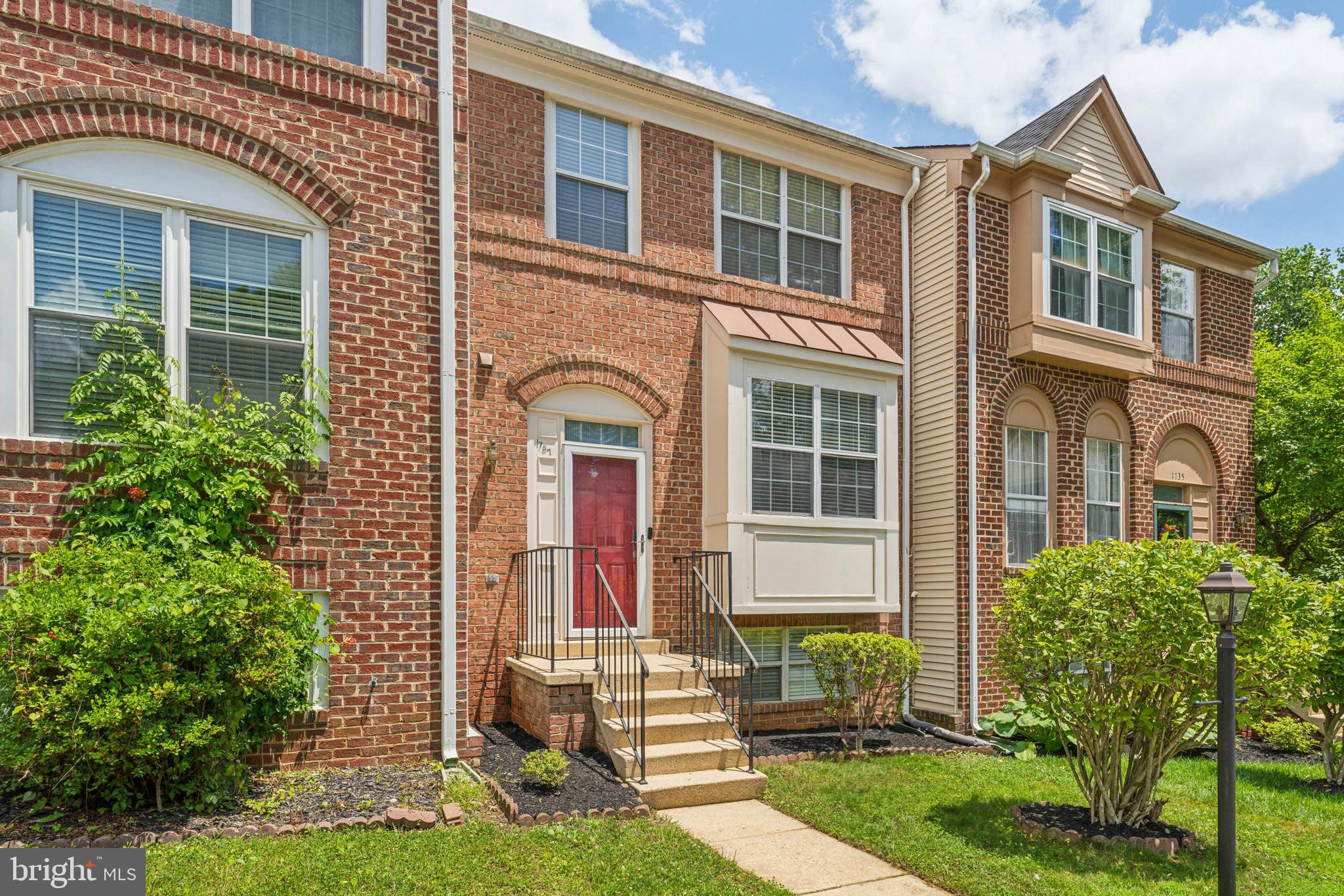 1737 STOURBRIDGE COURT