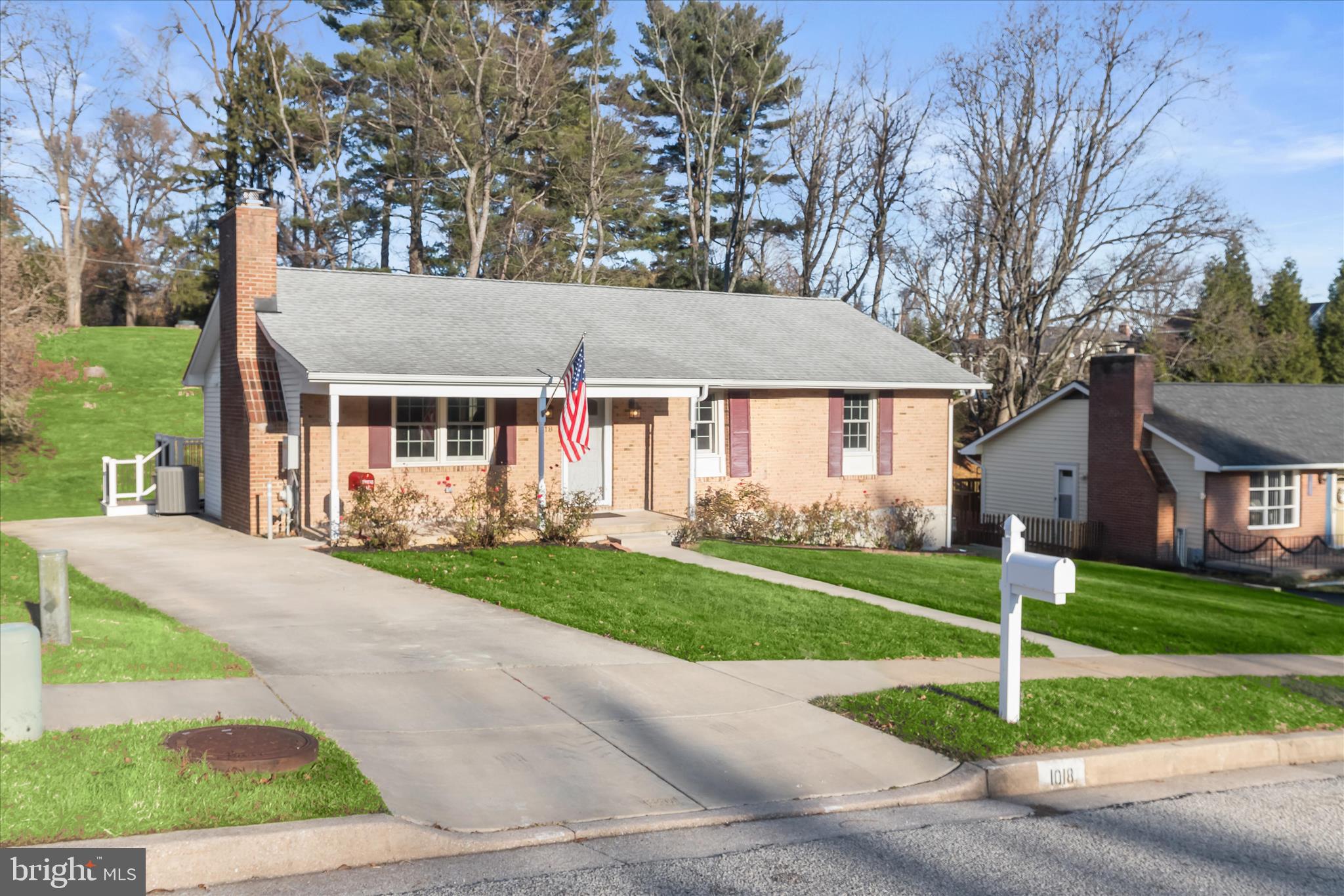 1018 SAXON HILL DRIVE