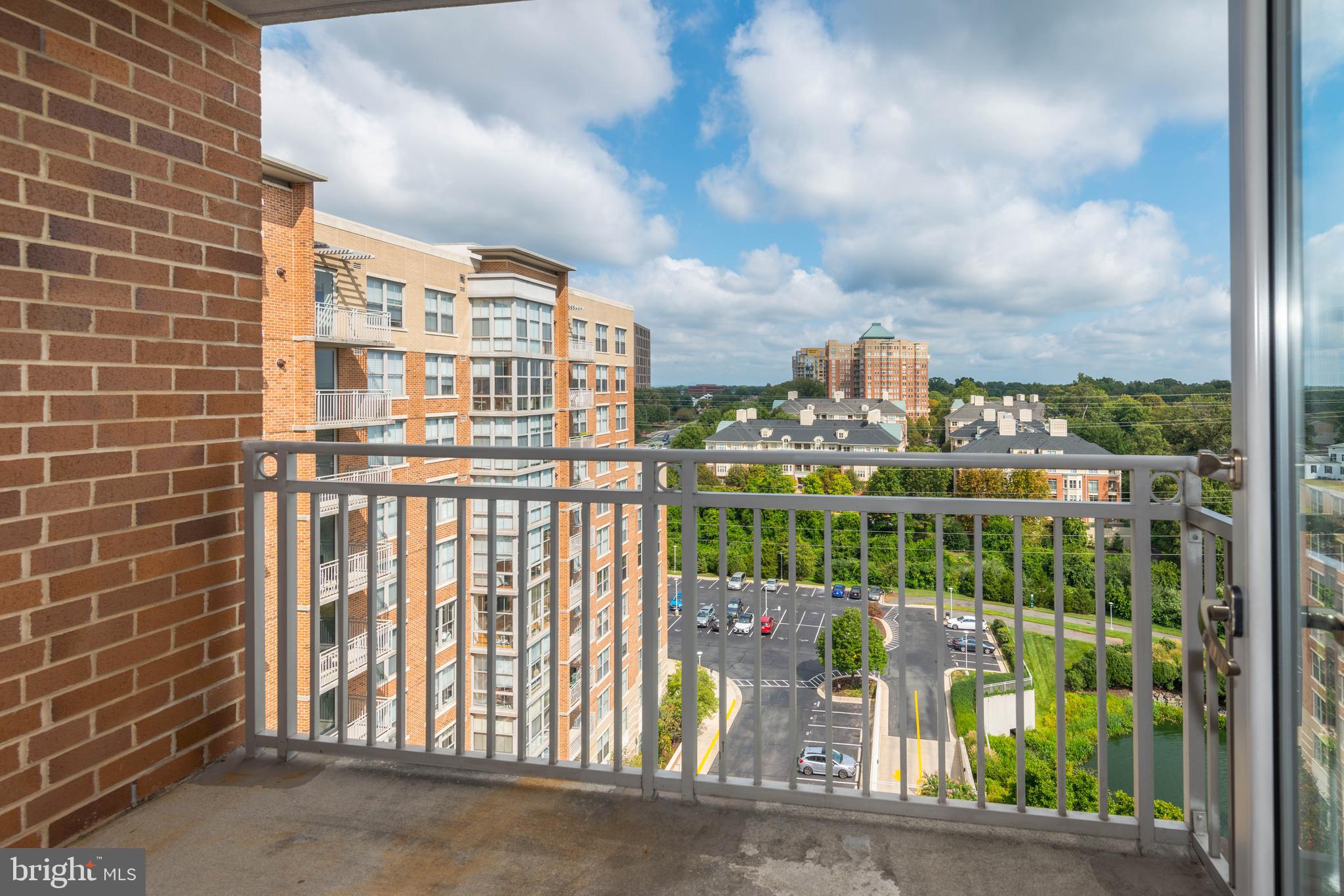 CARLTON HOUSE - Residential