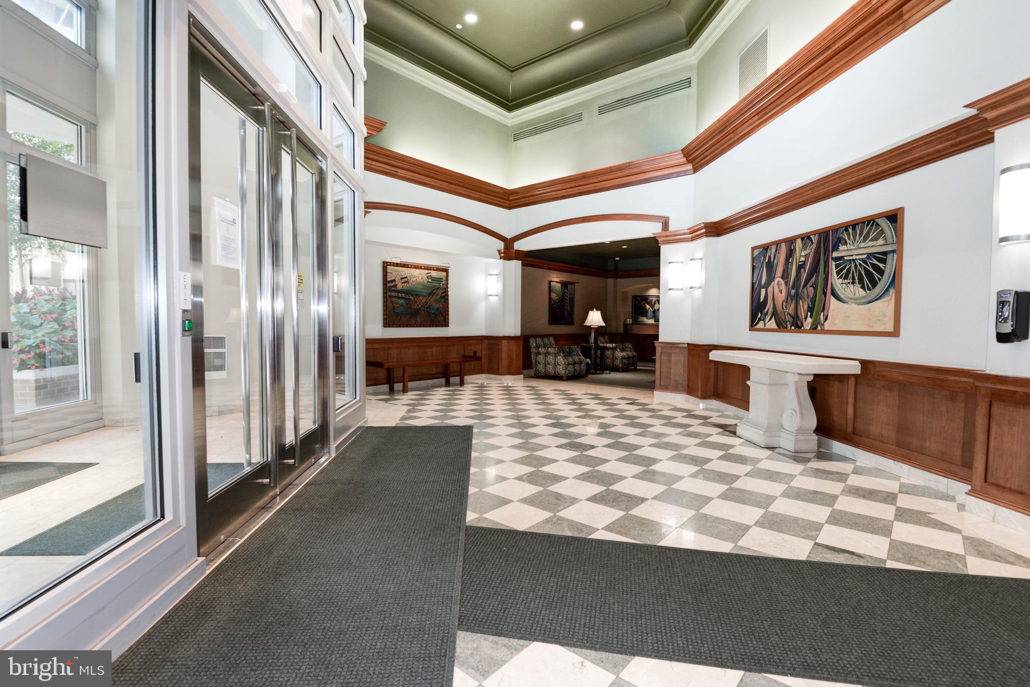 CARLTON HOUSE - Residential