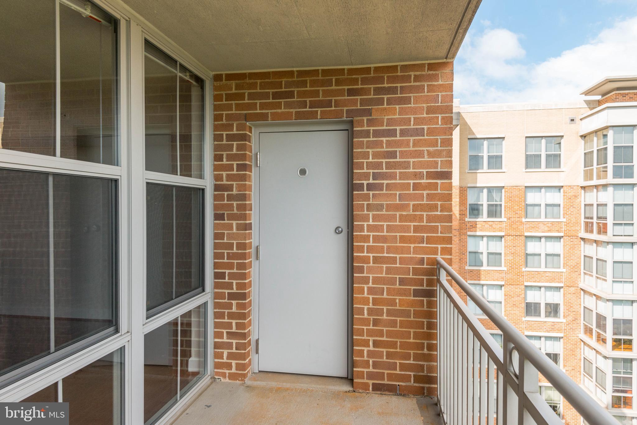 CARLTON HOUSE - Residential