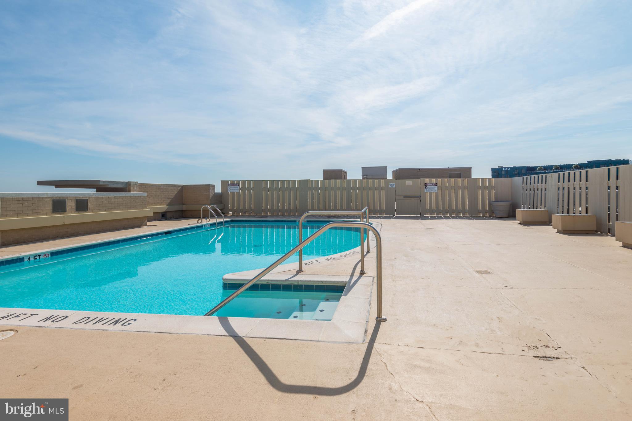 CARLTON HOUSE - Residential