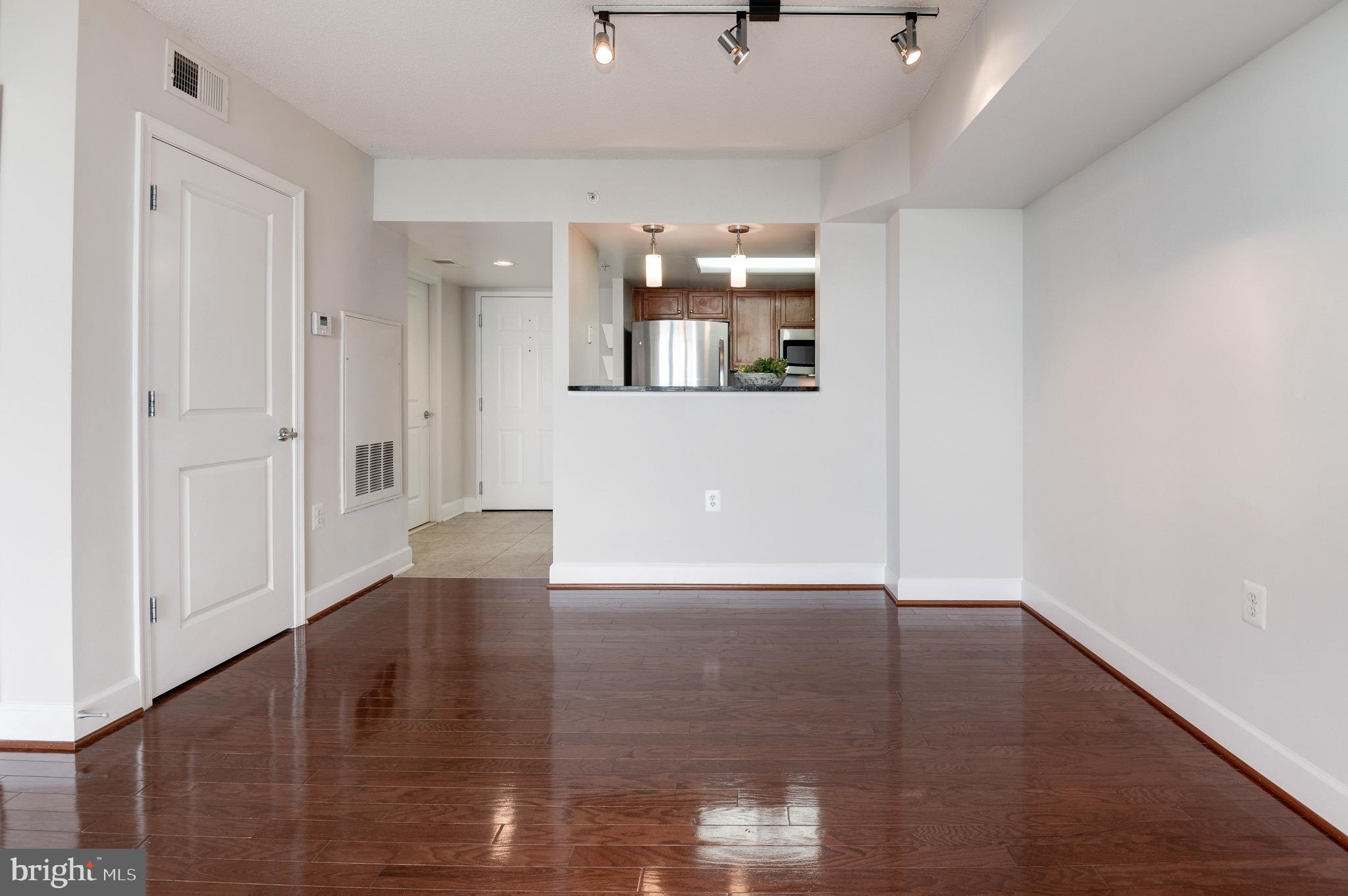 CARLTON HOUSE - Residential