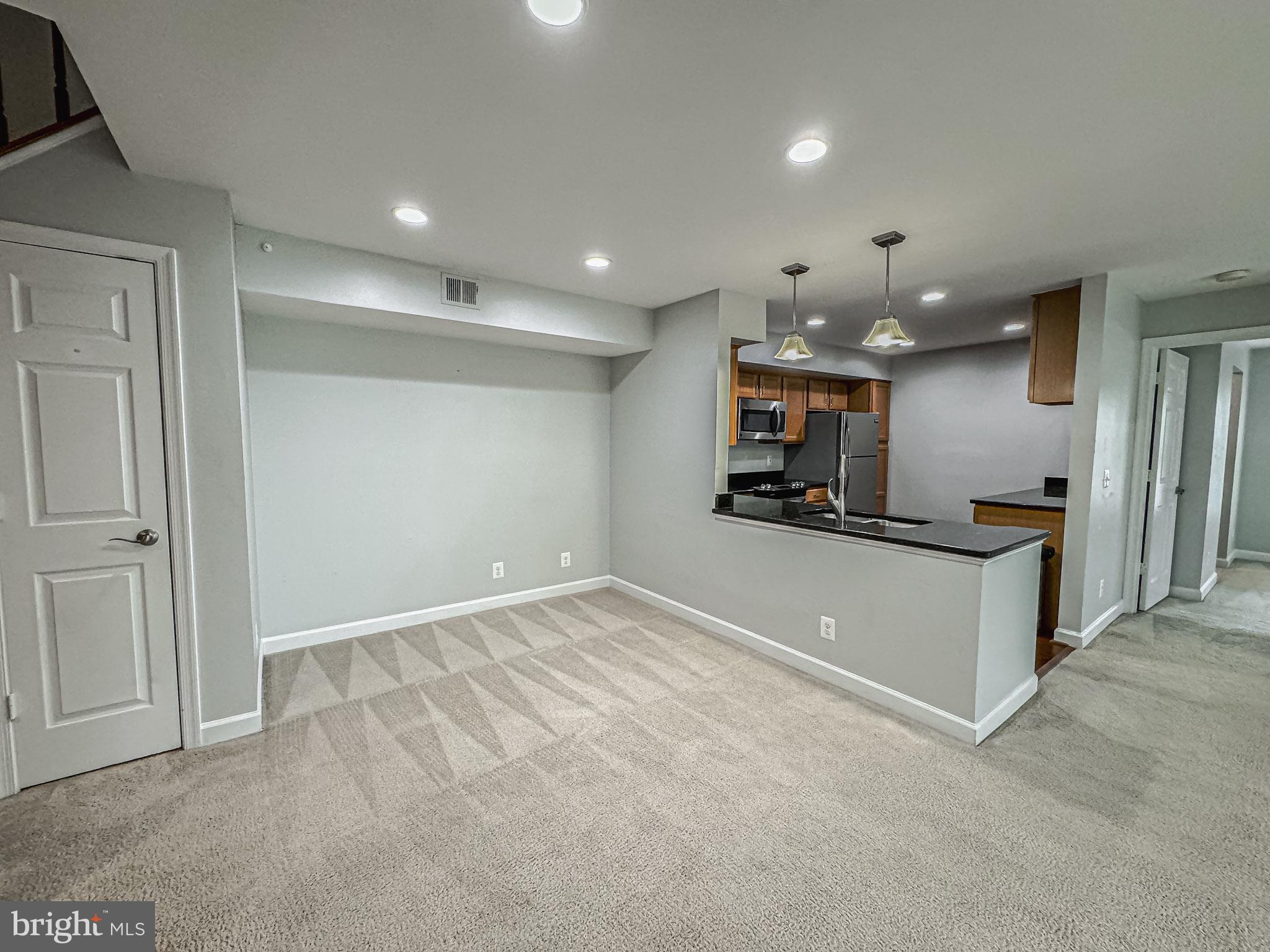 3801 RIDGE KNOLL COURT 206A