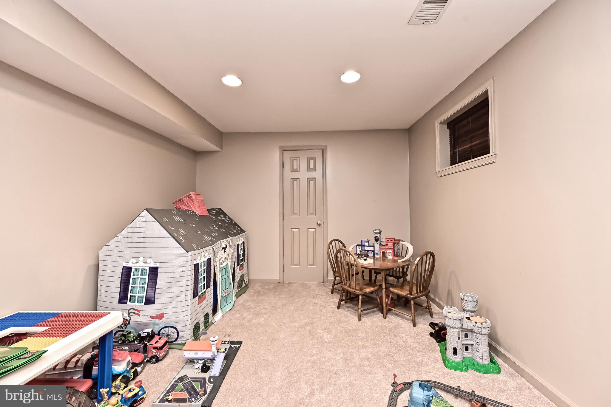 SILVERBROOK ESTATES - Residential