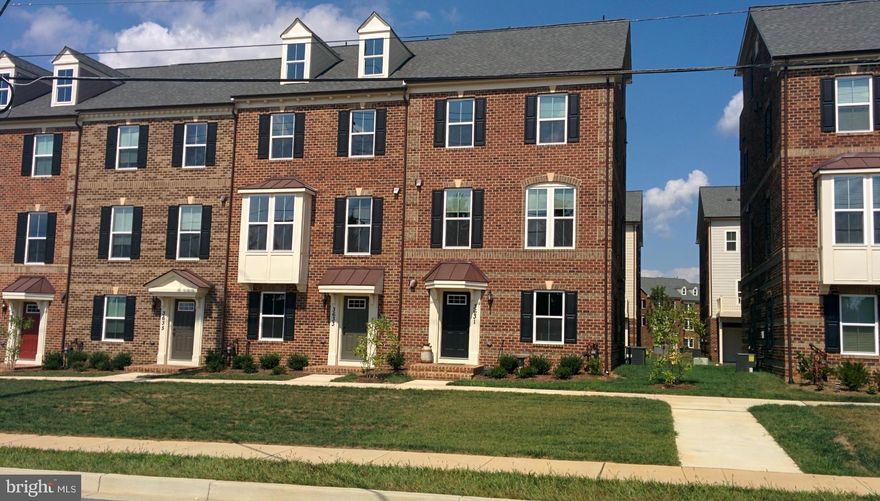 Excellent condition. 4 levels. Bay window. 4 BR, 3 FB. 1 HB. 2 car garages.2200 SF living area. Hardwood floor on main level. Tiles all bath room. Granite kitchen counter tops.  Good view front. Nice Urbana high school. 2 pools, tennis courts and basketball courts in community.  Walking to library, shopping center. Closing to I-270. Rd 355, Rd.80.  Mini. to Frederick city.  Call LA before  showing.