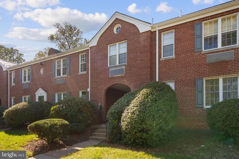 20 AUBURN COURT B ALEXANDRIA VA 22305