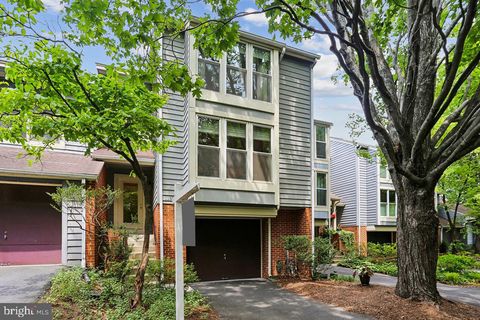 Photo of 11333 Orchard Lane, RESTON, VA 20190 (MLS # VAFX2318676)