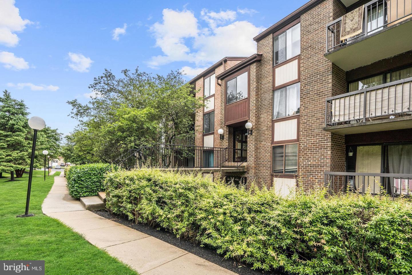 HAWTHORNE VILLAGE - Residential Lease